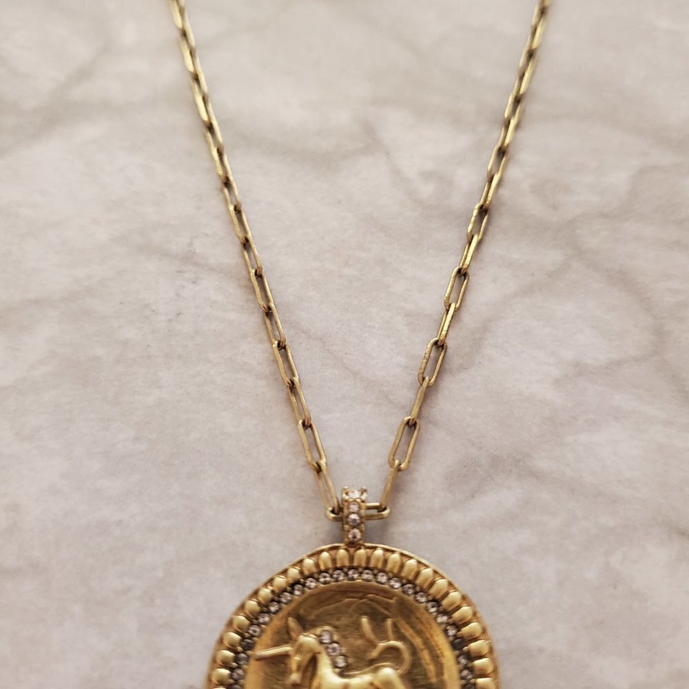🦄 Stella and Dot Hammered Rhinestones Crystals Pave Unicorn Coin Pendant 🦄 - Picture 3 of 12